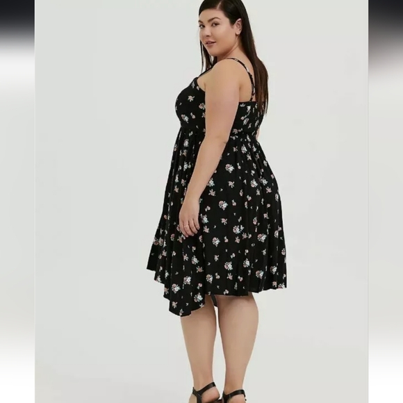 💚HP💚NWT Torrid Sweetheart Black Pink Floral Handkerchief Challis Midi Dress - Picture 4 of 15